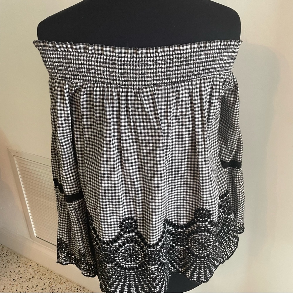 Miss Selfridge Like New Embroidered Black & White Check Print Top! Off shoulder